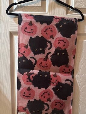 NWT Pink and Black Halloween Cat & Pumpkin Table Runner, 13x48